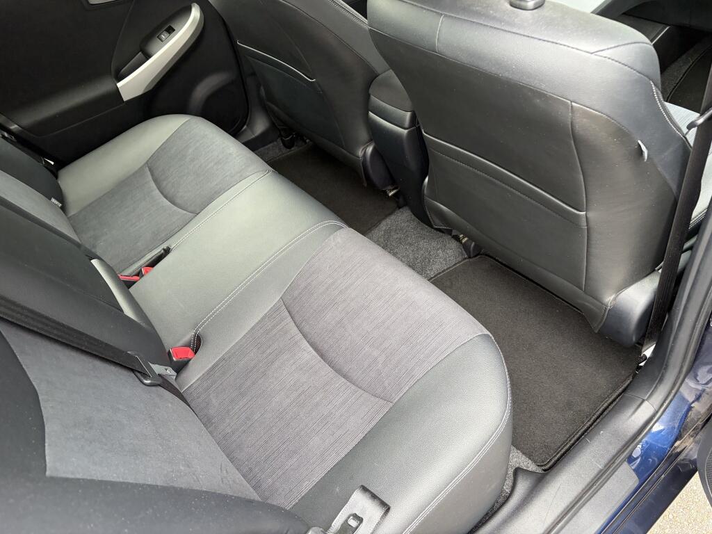 Toyota Prius 1.8 Executive Business | HUD | JBL | Cruise control | - Image 32