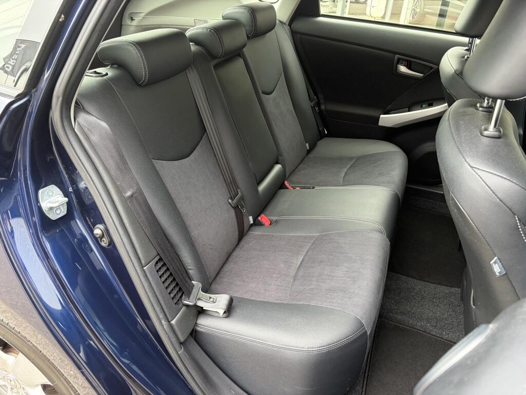 Toyota Prius 1.8 Executive Business | HUD | JBL | Cruise control | - Image 33