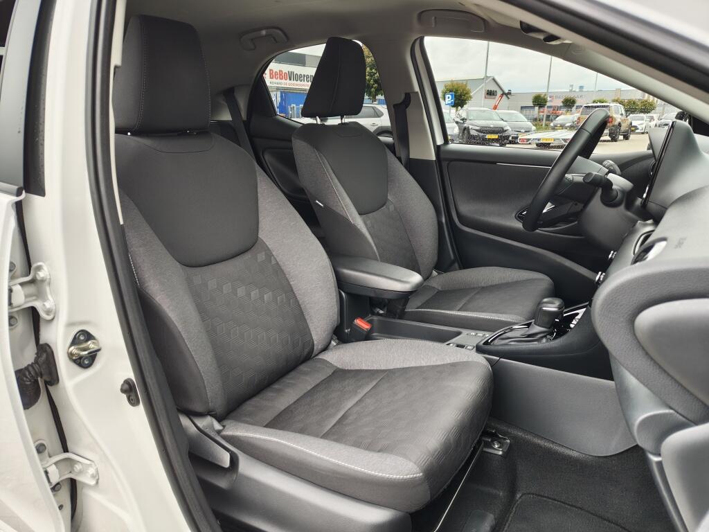 Toyota Yaris 1.5 Hybrid 115 Dynamic | Sensoren v/a | Stuur & Stoelverwarming - Image 28