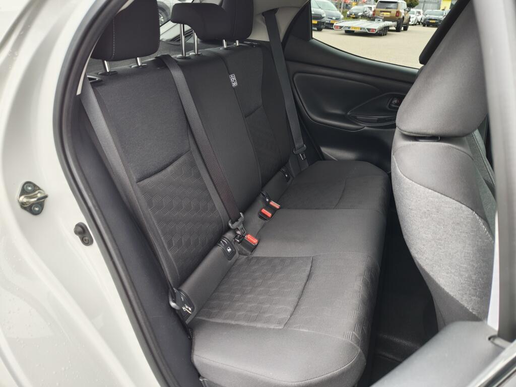 Toyota Yaris 1.5 Hybrid 115 Dynamic | Sensoren v/a | Stuur & Stoelverwarming - Image 30