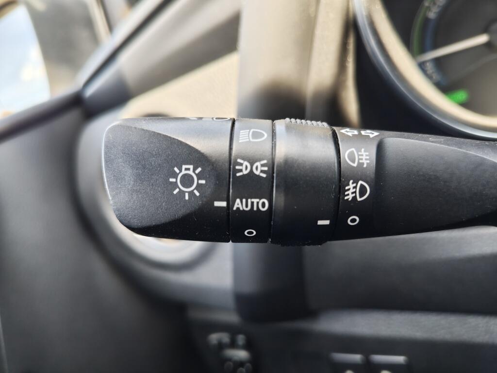 Toyota Auris Touring Sports 1.8 Hybrid Lease Pro | Pano | Trekhaak  | Sensoren v/a | Stoelve - Image 13