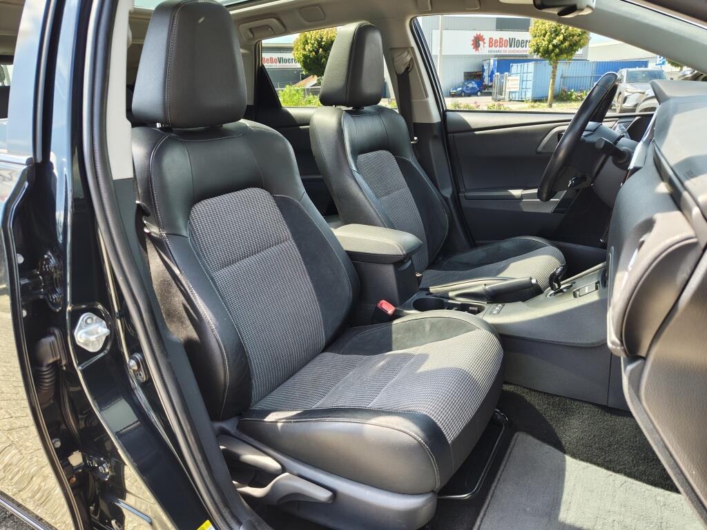 Toyota Auris Touring Sports 1.8 Hybrid Lease Pro | Pano | Trekhaak  | Sensoren v/a | Stoelve - Image 31
