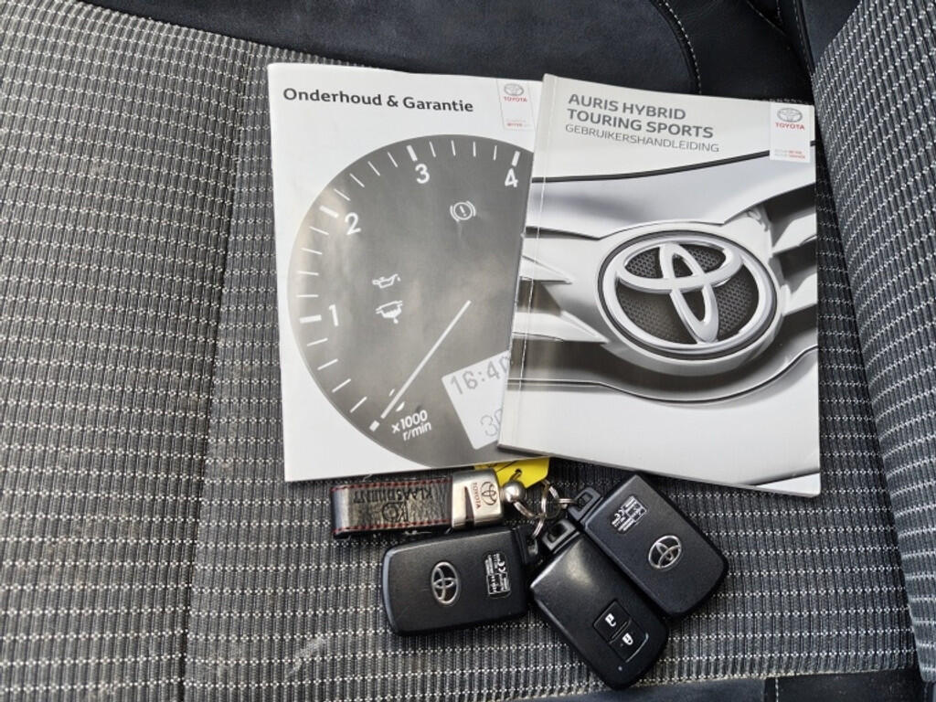 Toyota Auris Touring Sports 1.8 Hybrid Lease Pro | Pano | Trekhaak  | Sensoren v/a | Stoelve - Image 42