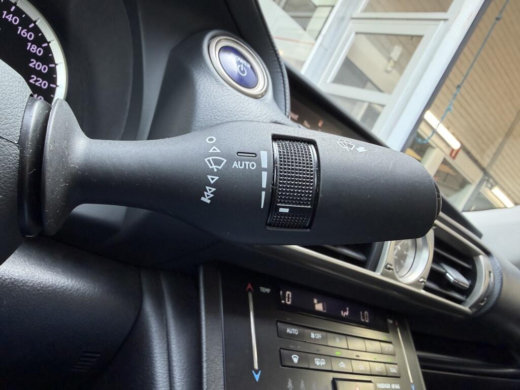 Lexus IS 300h First Edition | Sensoren V/A | Cruise Control | Navigatie | - Image 12