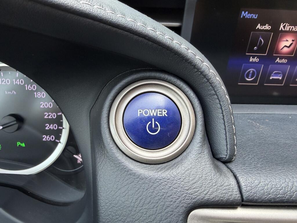 Lexus IS 300h First Edition | Sensoren V/A | Cruise Control | Navigatie | - Image 16