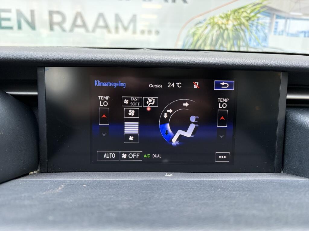 Lexus IS 300h First Edition | Sensoren V/A | Cruise Control | Navigatie | - Image 19
