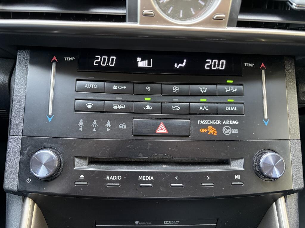 Lexus IS 300h First Edition | Sensoren V/A | Cruise Control | Navigatie | - Image 24