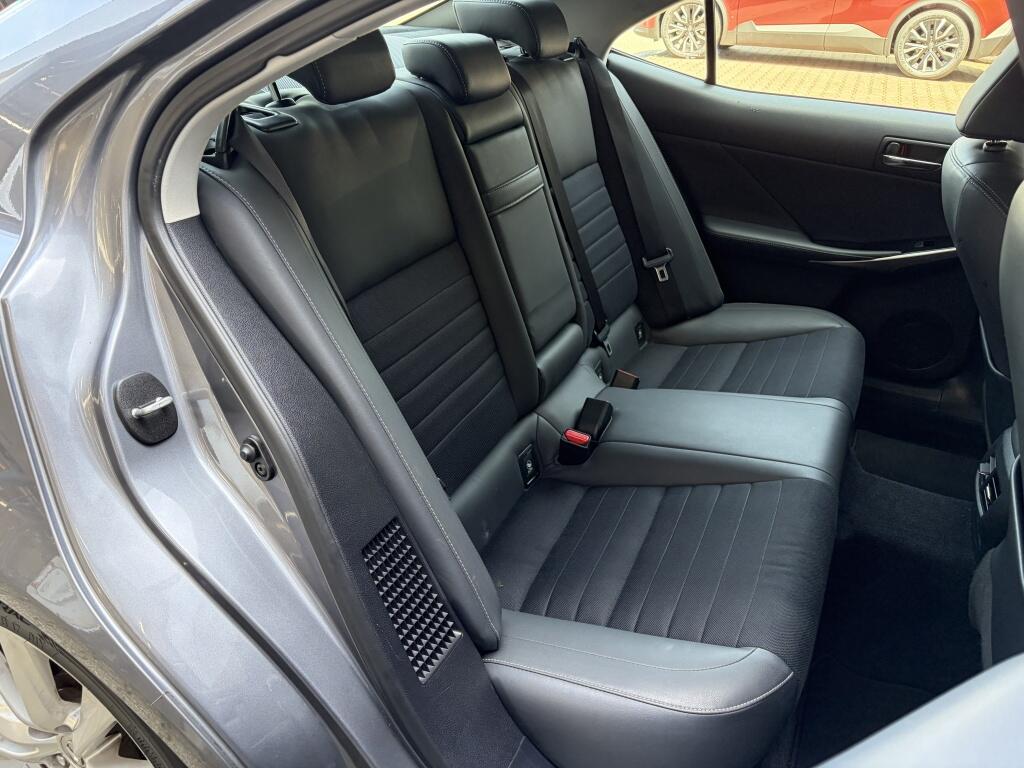 Lexus IS 300h First Edition | Sensoren V/A | Cruise Control | Navigatie | - Image 33