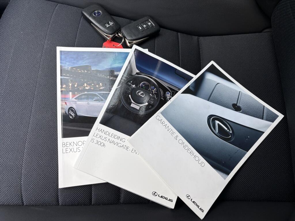 Lexus IS 300h First Edition | Sensoren V/A | Cruise Control | Navigatie | - Image 41