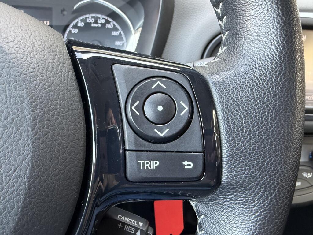 Toyota Yaris 1.5 Hybrid Aspiration | Cruise control | Climate control | Camer - Image 12