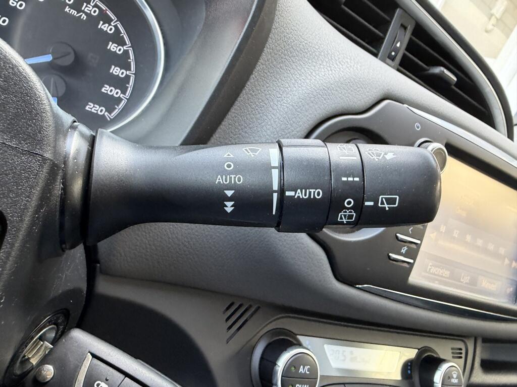 Toyota Yaris 1.5 Hybrid Aspiration | Cruise control | Climate control | Camer - Image 14