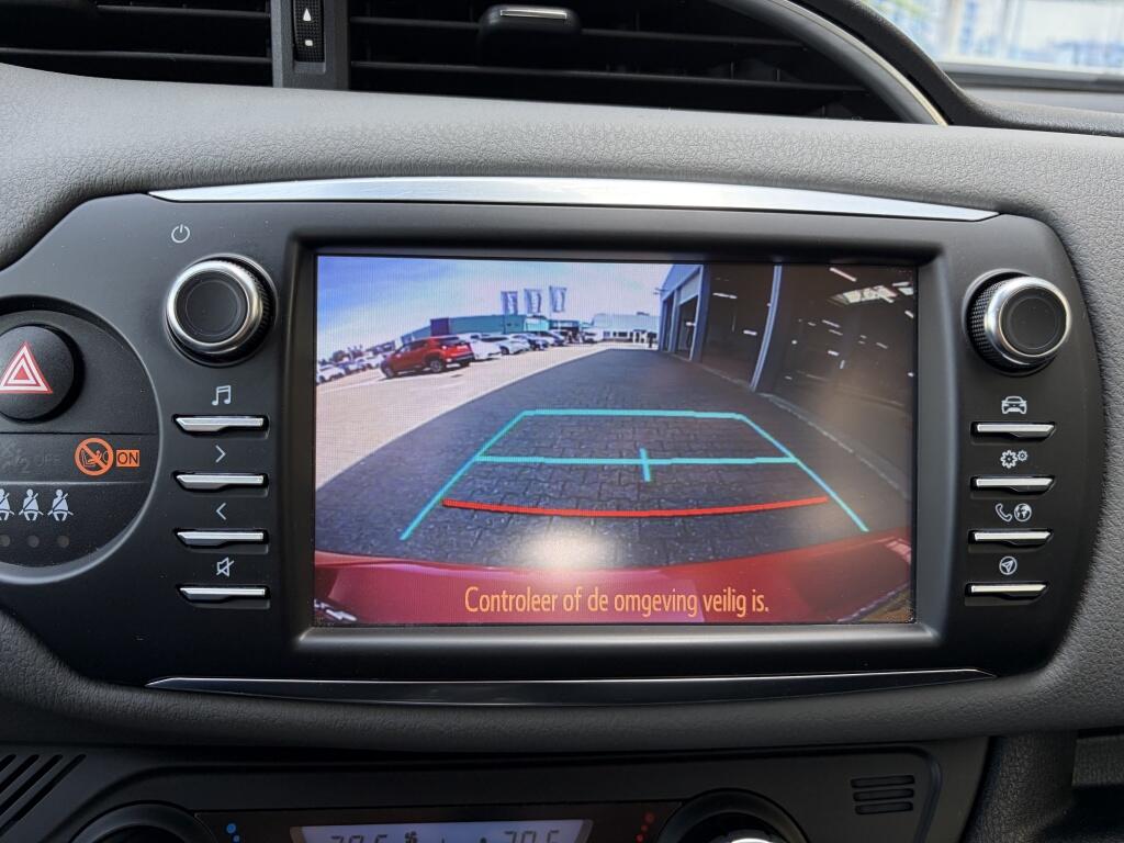 Toyota Yaris 1.5 Hybrid Aspiration | Cruise control | Climate control | Camer - Image 17