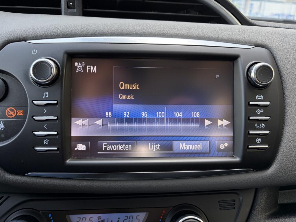 Toyota Yaris 1.5 Hybrid Aspiration | Cruise control | Climate control | Camer - Image 19