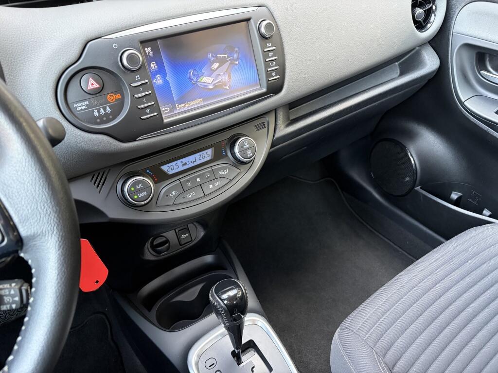 Toyota Yaris 1.5 Hybrid Aspiration | Cruise control | Climate control | Camer - Image 21