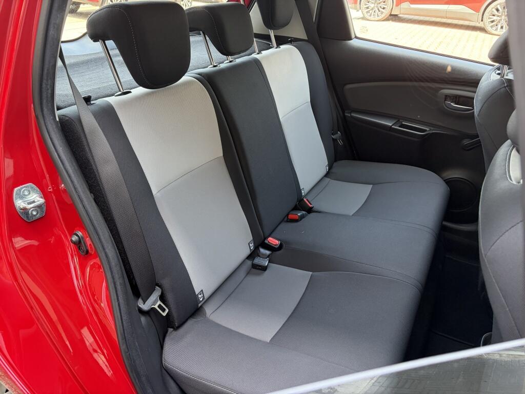 Toyota Yaris 1.5 Hybrid Aspiration | Cruise control | Climate control | Camer - Image 29