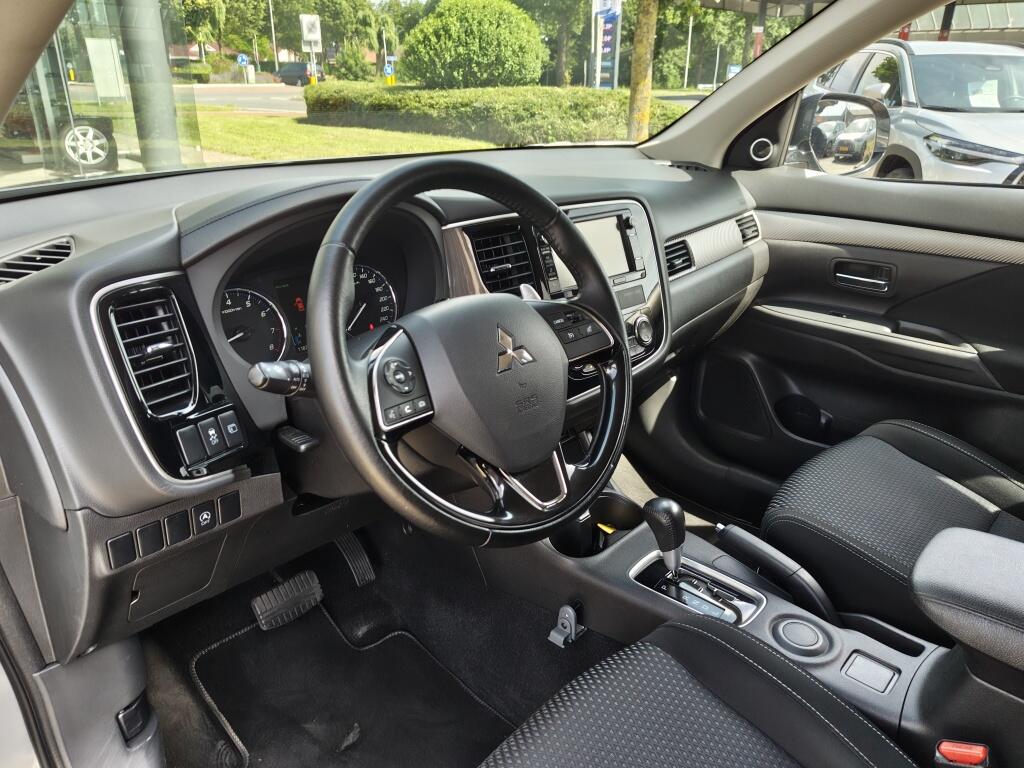 Mitsubishi Outlander 2.0 Executive Edition | 7 Persoons | Navi | DAB | Keyless Entry - Image 25