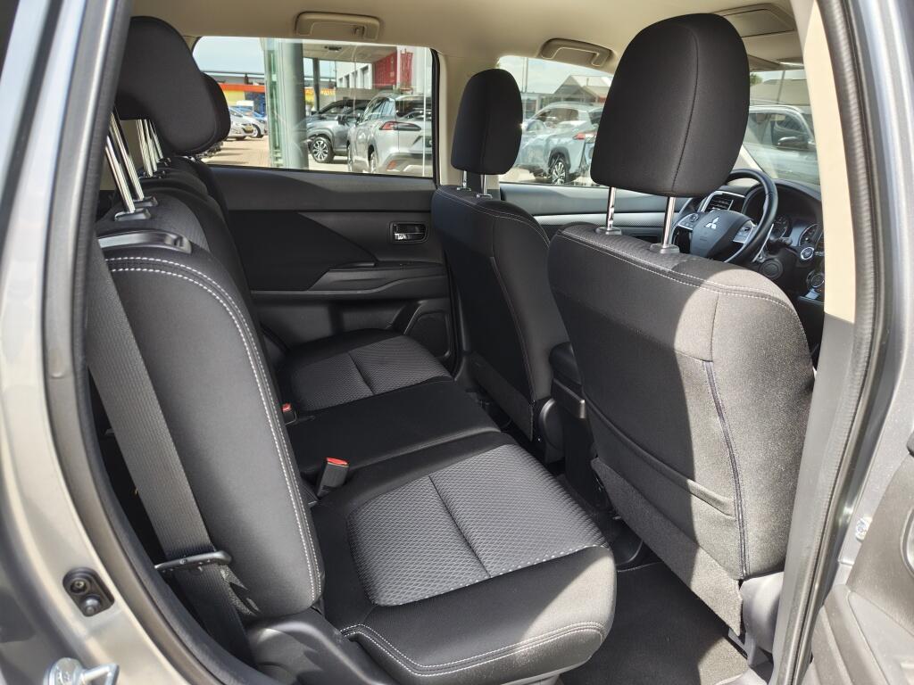 Mitsubishi Outlander 2.0 Executive Edition | 7 Persoons | Navi | DAB | Keyless Entry - Image 28