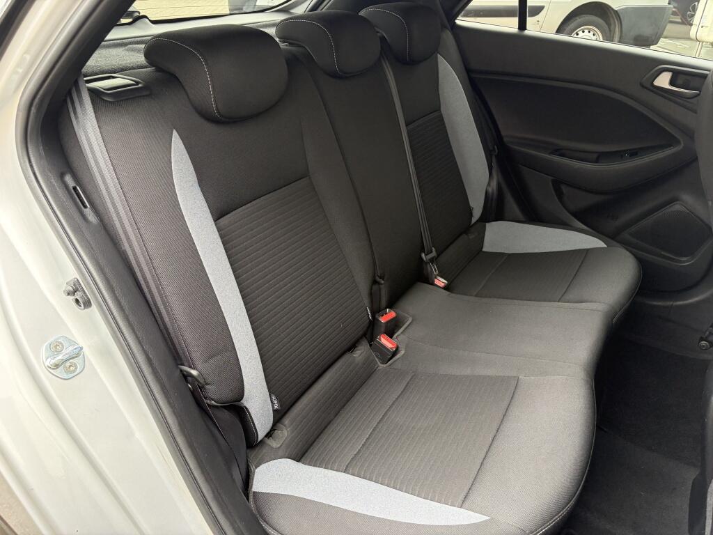 Hyundai i20 1.0 T-GDI Black Edition | Sensoren achter | Cruise control | Nav - Image 29