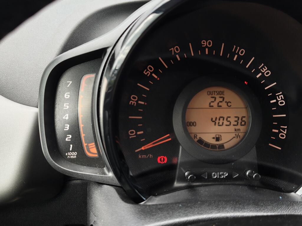 Toyota Aygo 1.0 VVT-i x-play | Lichtmetalen Velgen | All Seasons | Airco | A - Image 10