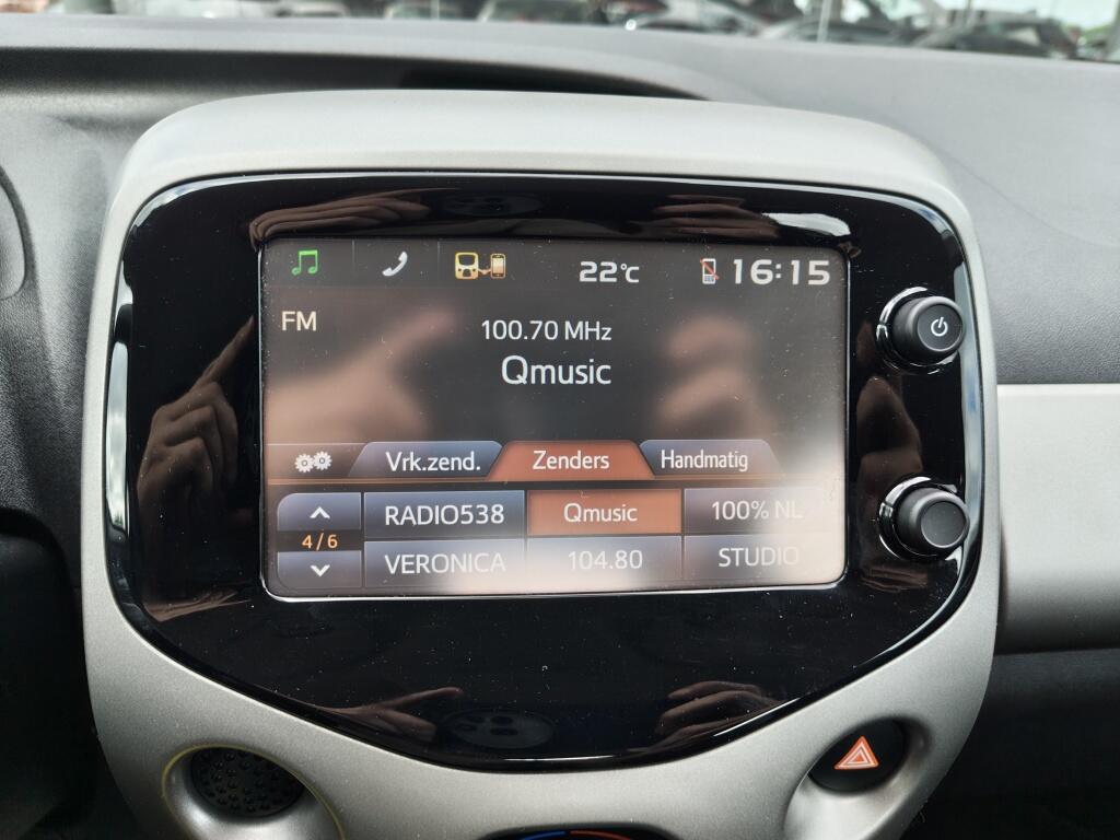 Toyota Aygo 1.0 VVT-i x-play | Lichtmetalen Velgen | All Seasons | Airco | A - Image 15