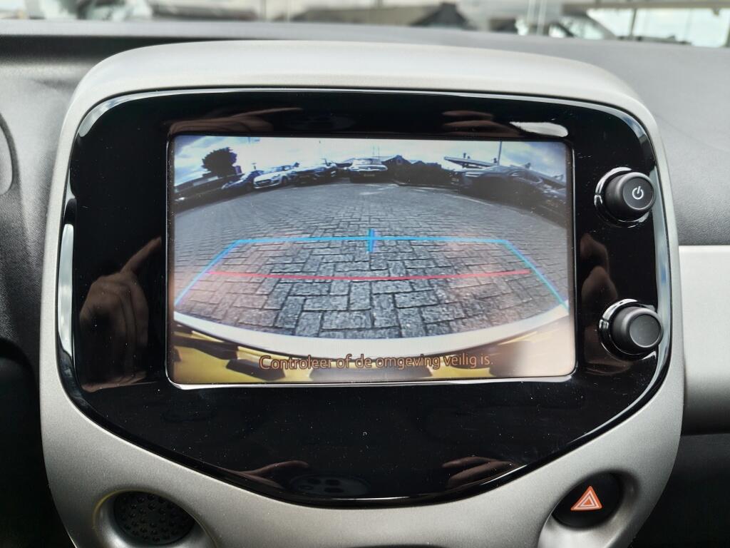 Toyota Aygo 1.0 VVT-i x-play | Lichtmetalen Velgen | All Seasons | Airco | A - Image 16