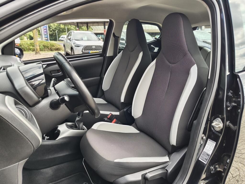 Toyota Aygo 1.0 VVT-i x-play | Lichtmetalen Velgen | All Seasons | Airco | A - Image 23