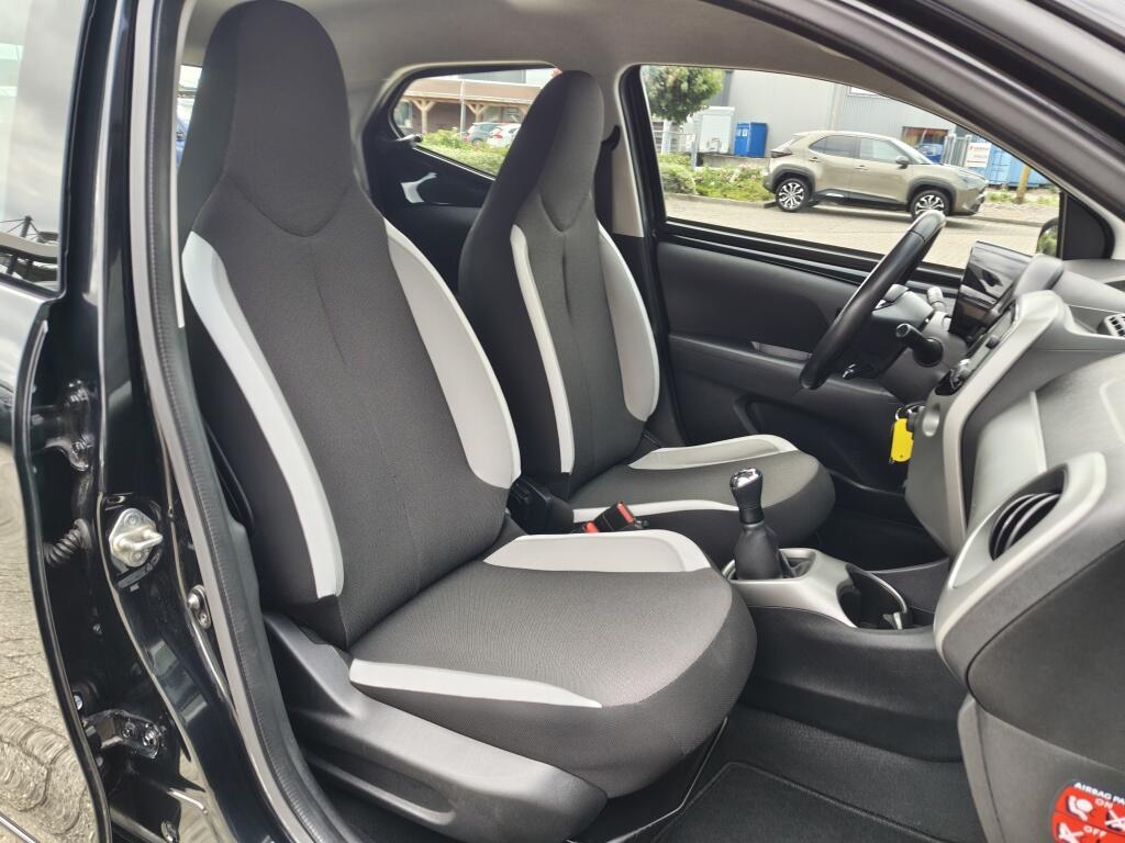 Toyota Aygo 1.0 VVT-i x-play | Lichtmetalen Velgen | All Seasons | Airco | A - Image 24