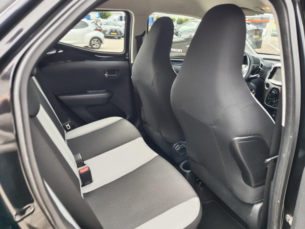 Toyota Aygo 1.0 VVT-i x-play | Lichtmetalen Velgen | All Seasons | Airco | A - Image 25