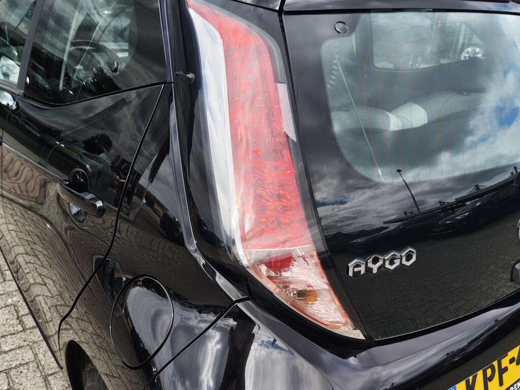 Toyota Aygo 1.0 VVT-i x-play | Lichtmetalen Velgen | All Seasons | Airco | A - Image 30
