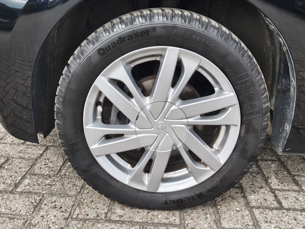 Toyota Aygo 1.0 VVT-i x-play | Lichtmetalen Velgen | All Seasons | Airco | A - Image 32