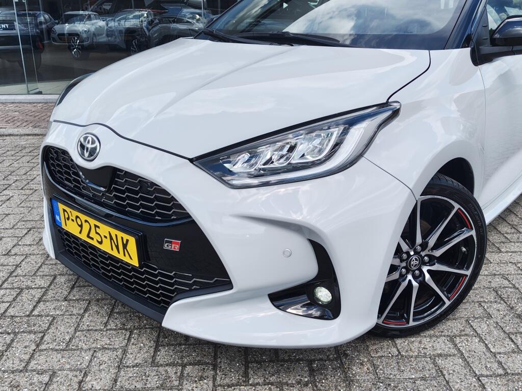 Toyota Yaris 1.5 Hybrid GR Sport | Premium Pack | Trekhaak | Pano | JBL | HUD - Image 2