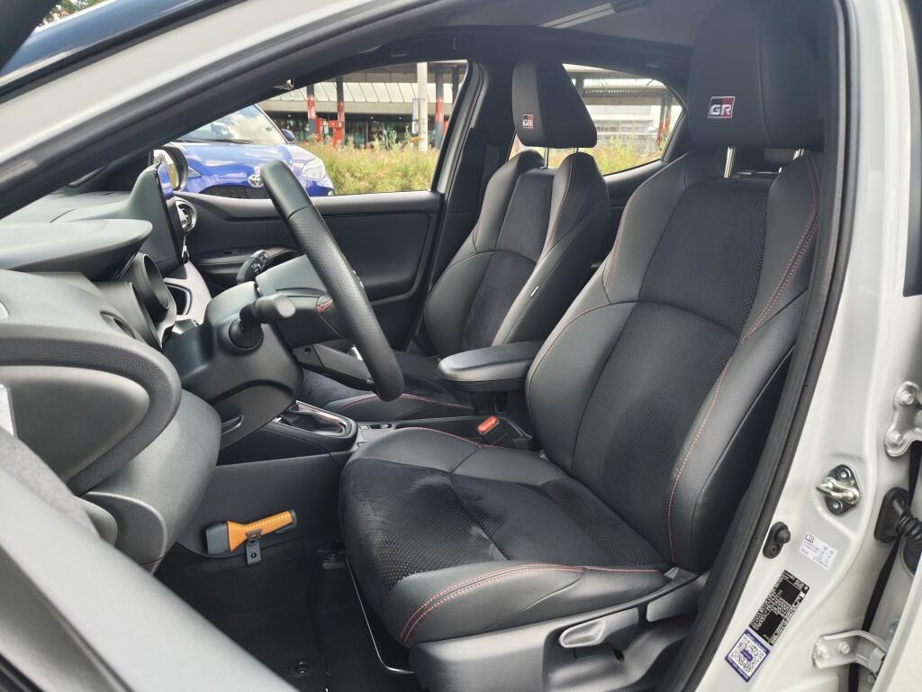 Toyota Yaris 1.5 Hybrid GR Sport | Premium Pack | Trekhaak | Pano | JBL | HUD - Image 31
