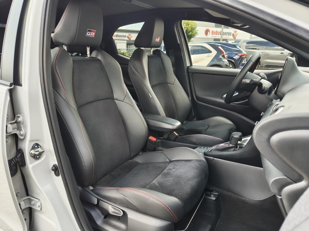Toyota Yaris 1.5 Hybrid GR Sport | Premium Pack | Trekhaak | Pano | JBL | HUD - Image 32