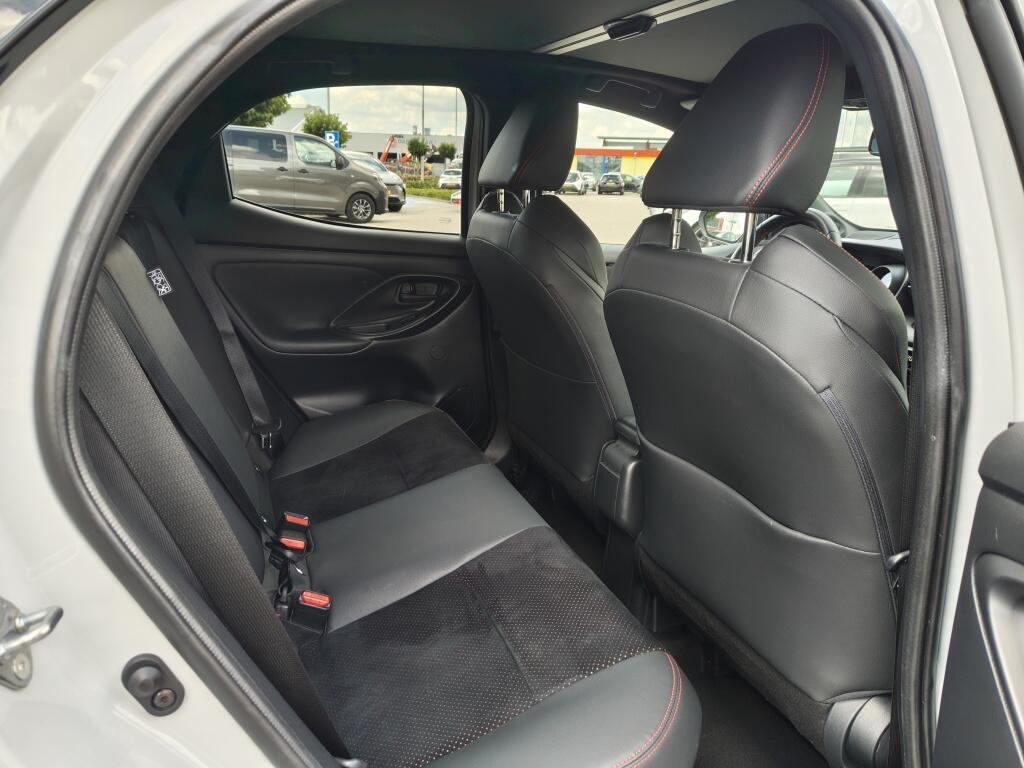 Toyota Yaris 1.5 Hybrid GR Sport | Premium Pack | Trekhaak | Pano | JBL | HUD - Image 33