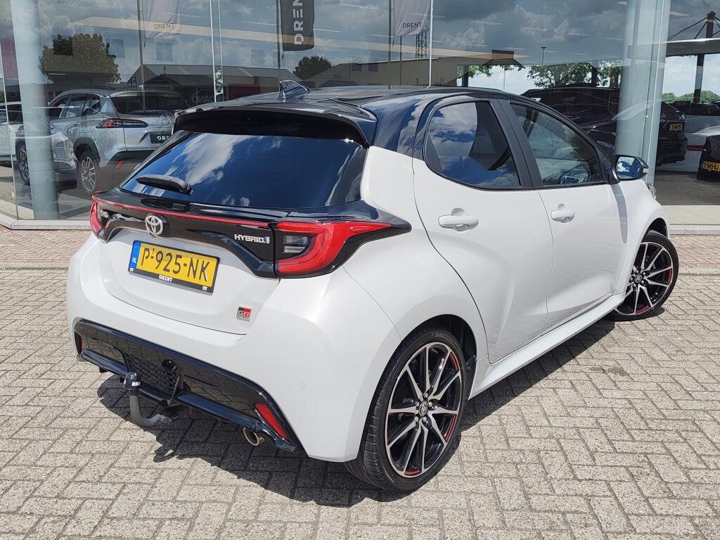 Toyota Yaris 1.5 Hybrid GR Sport | Premium Pack | Trekhaak | Pano | JBL | HUD - Image 4