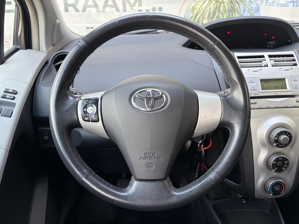 Toyota Yaris 1.3 VVTi Terra | All-season | Airco | Trekhaak | Radio | - Image 10