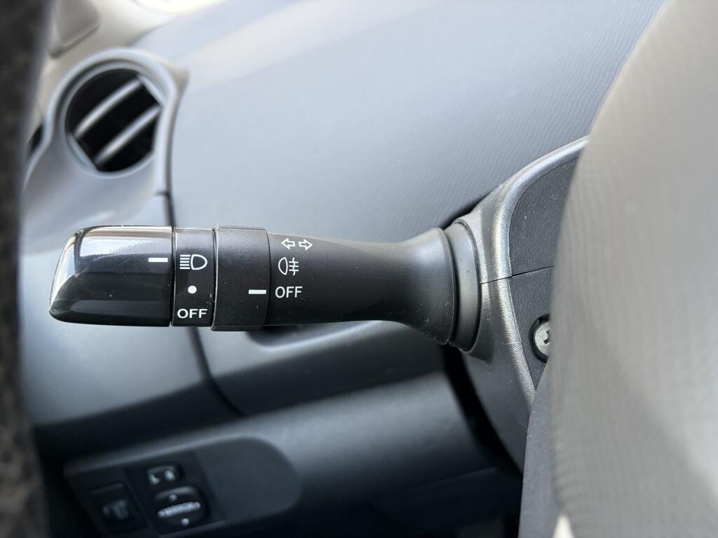 Toyota Yaris 1.3 VVTi Terra | All-season | Airco | Trekhaak | Radio | - Image 13
