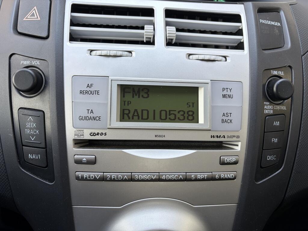 Toyota Yaris 1.3 VVTi Terra | All-season | Airco | Trekhaak | Radio | - Image 15