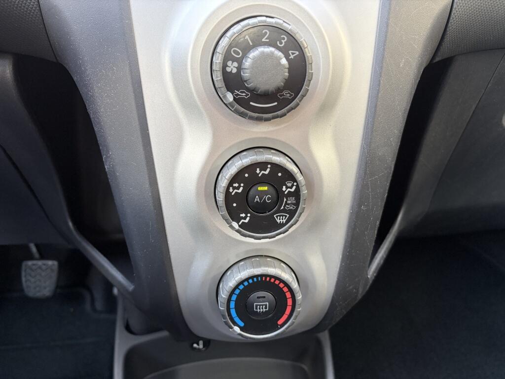 Toyota Yaris 1.3 VVTi Terra | All-season | Airco | Trekhaak | Radio | - Image 16
