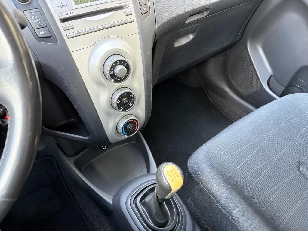 Toyota Yaris 1.3 VVTi Terra | All-season | Airco | Trekhaak | Radio | - Image 17