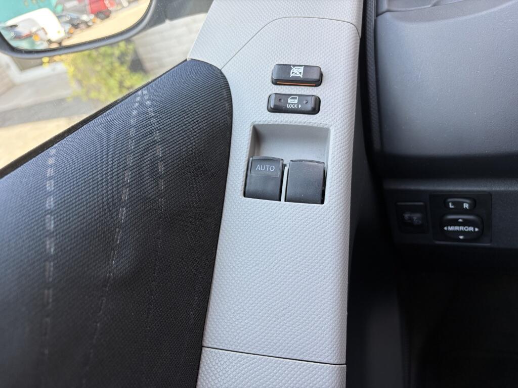 Toyota Yaris 1.3 VVTi Terra | All-season | Airco | Trekhaak | Radio | - Image 18