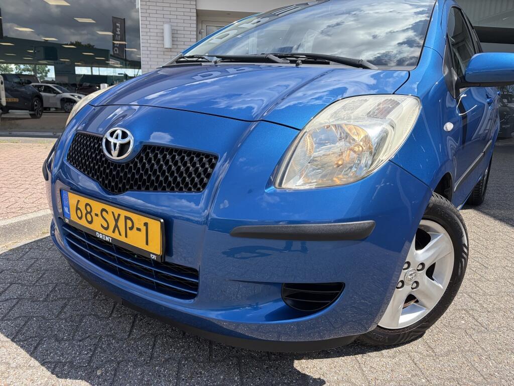 Toyota Yaris 1.3 VVTi Terra | All-season | Airco | Trekhaak | Radio | - Image 2