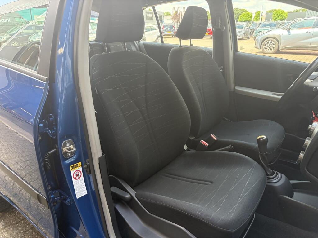 Toyota Yaris 1.3 VVTi Terra | All-season | Airco | Trekhaak | Radio | - Image 22