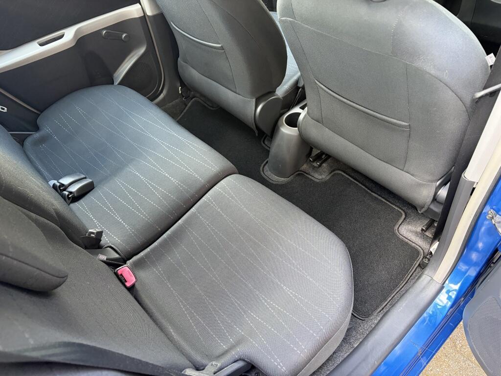 Toyota Yaris 1.3 VVTi Terra | All-season | Airco | Trekhaak | Radio | - Image 23
