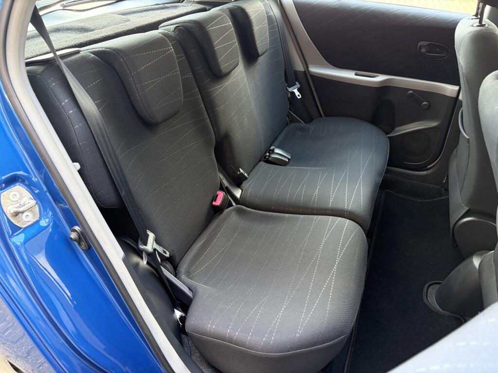 Toyota Yaris 1.3 VVTi Terra | All-season | Airco | Trekhaak | Radio | - Image 24