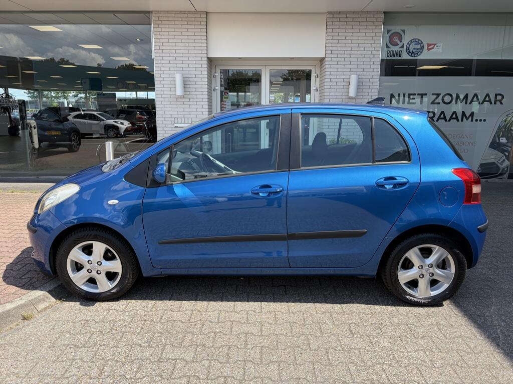 Toyota Yaris 1.3 VVTi Terra | All-season | Airco | Trekhaak | Radio | - Image 3