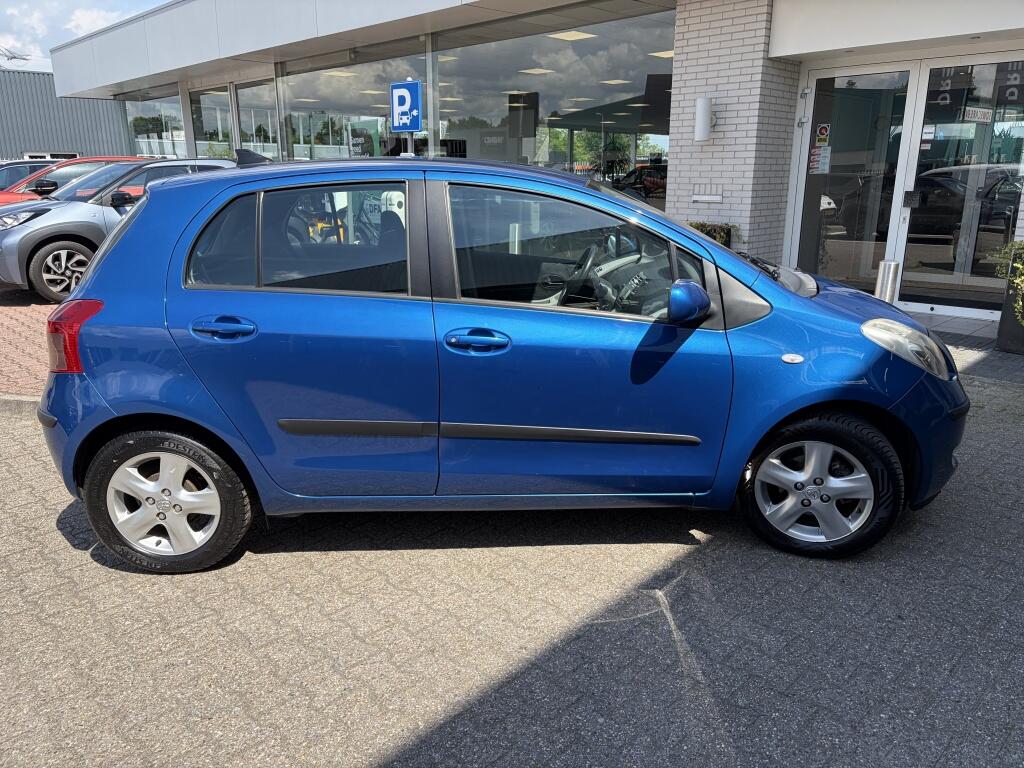 Toyota Yaris 1.3 VVTi Terra | All-season | Airco | Trekhaak | Radio | - Image 5