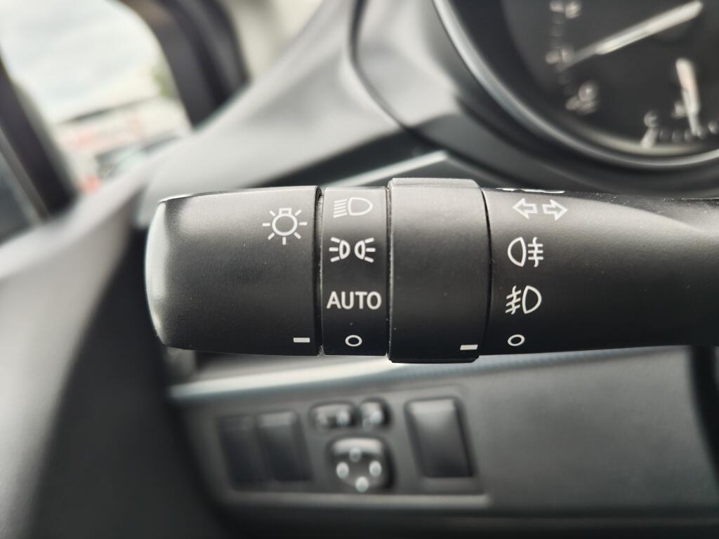 Toyota Avensis Touring Sports 1.8 VVT-i Dynamic Automaat | Trekhaak | Stoelverwarming | Leder - Image 12