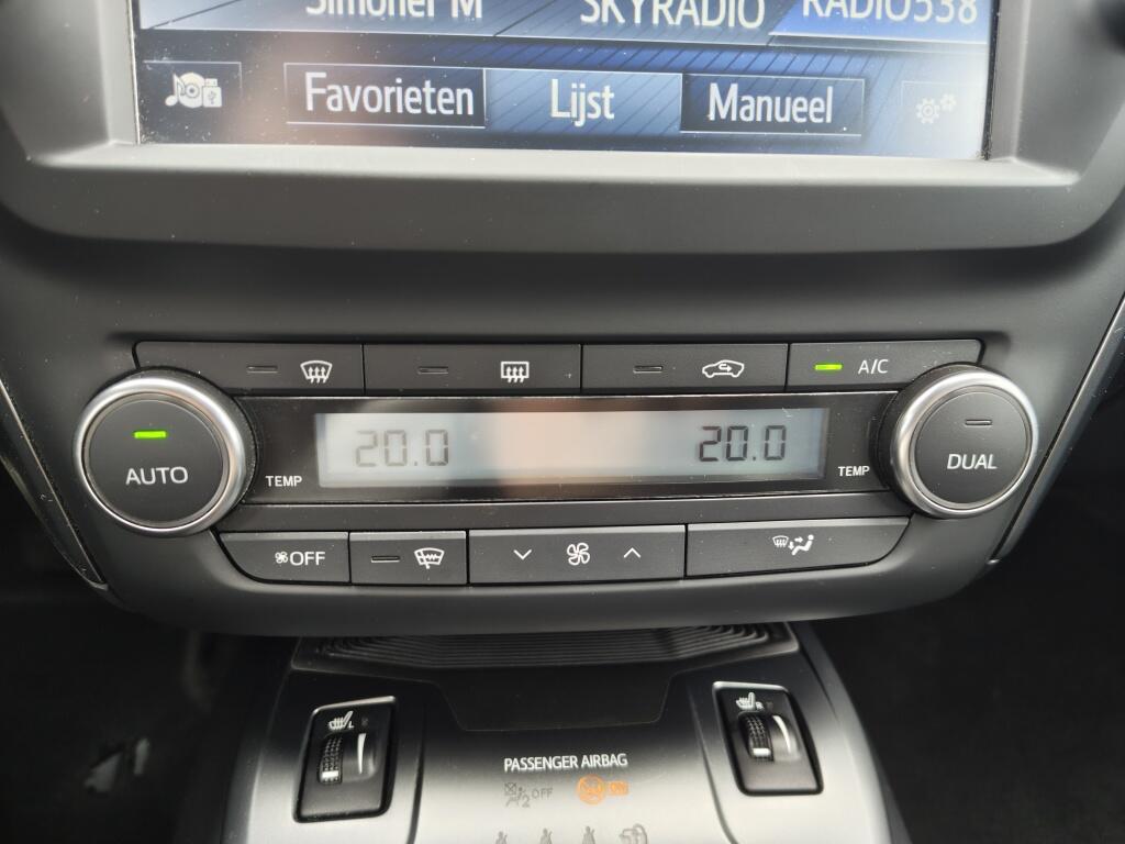 Toyota Avensis Touring Sports 1.8 VVT-i Dynamic Automaat | Trekhaak | Stoelverwarming | Leder - Image 19