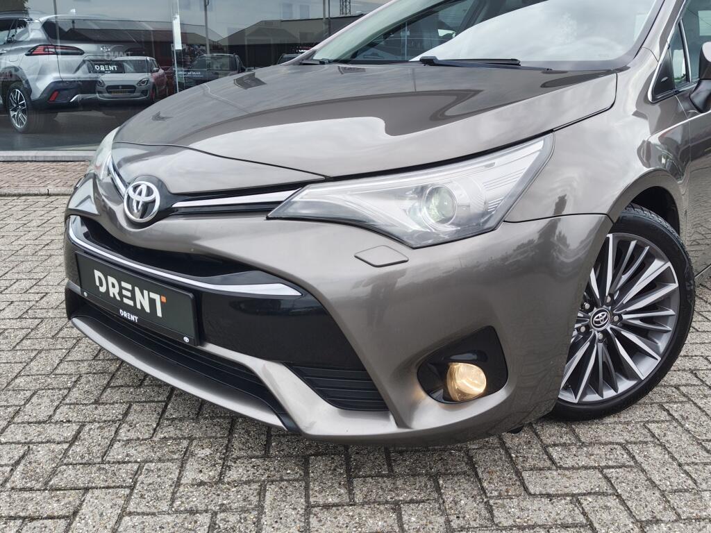 Toyota Avensis Touring Sports 1.8 VVT-i Dynamic Automaat | Trekhaak | Stoelverwarming | Leder - Image 2